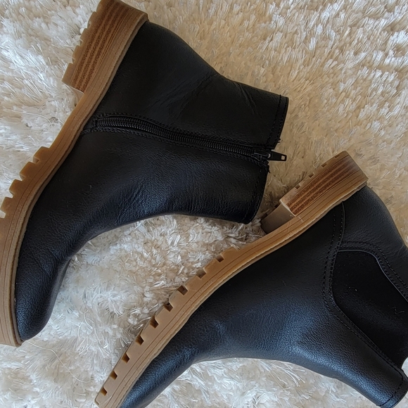 Black Leather Ankle Boots with Elastic Panels - Picture 4 of 9